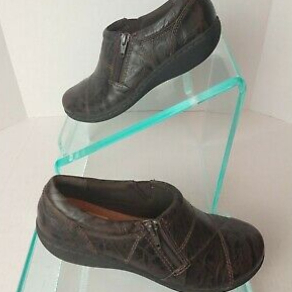 NIB CLARKS LEATHER LOAFERS 9